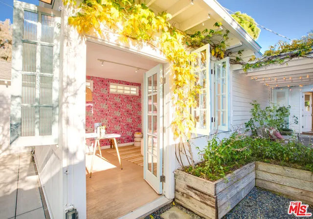 $2,350,000 | 739 Superba Avenue, Venice, CA 90291