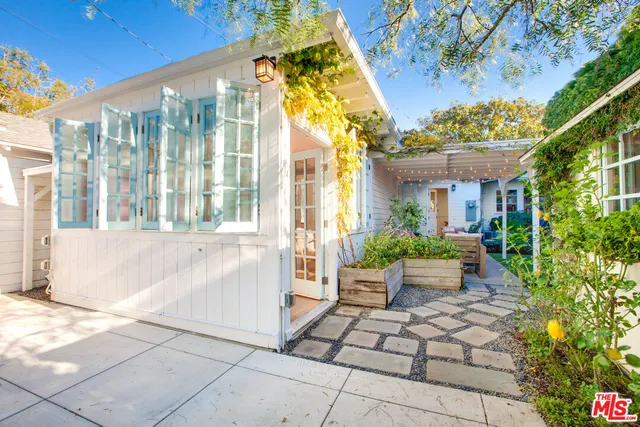 $2,350,000 | 739 Superba Avenue, Venice, CA 90291
