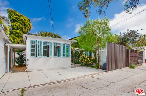 $2,350,000 | 739 Superba Avenue, Venice, CA 90291