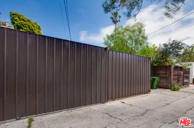 $2,350,000 | 739 Superba Avenue, Venice, CA 90291