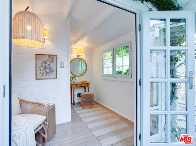 $2,350,000 | 739 Superba Avenue, Venice, CA 90291