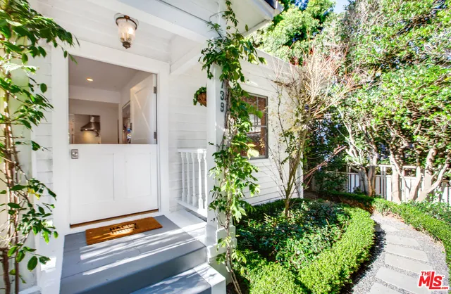 $2,350,000 | 739 Superba Avenue, Venice, CA 90291