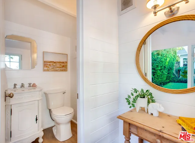 $2,350,000 | 739 Superba Avenue, Venice, CA 90291