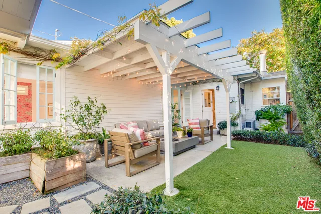 $2,350,000 | 739 Superba Avenue, Venice, CA 90291