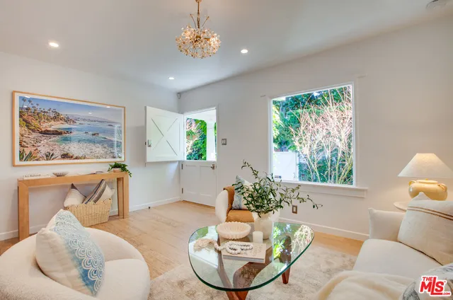 $2,350,000 | 739 Superba Avenue, Venice, CA 90291