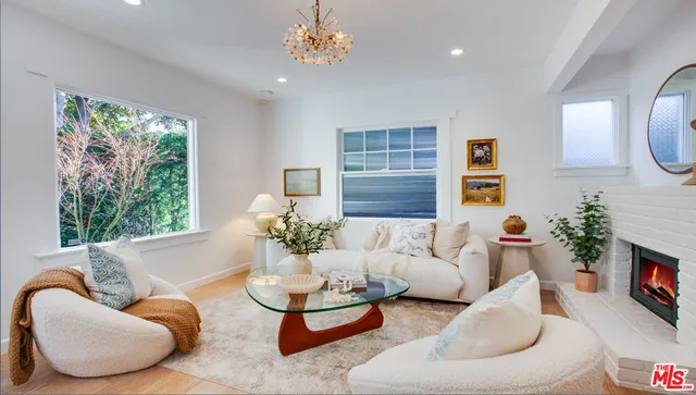 $2,350,000 | 739 Superba Avenue, Venice, CA 90291