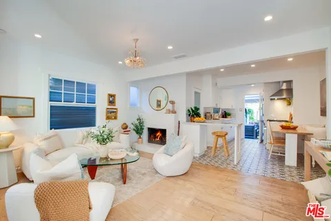$2,350,000 | 739 Superba Avenue, Venice, CA 90291