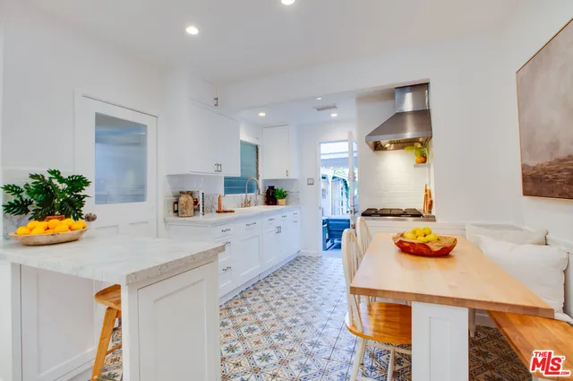 $2,350,000 | 739 Superba Avenue, Venice, CA 90291