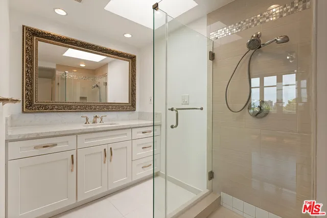 $799,000 | 289 South Barrington Avenue, Unit A307, Los Angeles, CA 90049