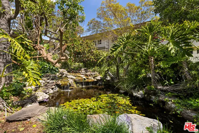 $799,000 | 289 South Barrington Avenue, Unit A307, Los Angeles, CA 90049