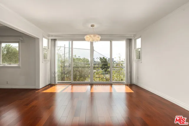 $799,000 | 289 South Barrington Avenue, Unit A307, Los Angeles, CA 90049