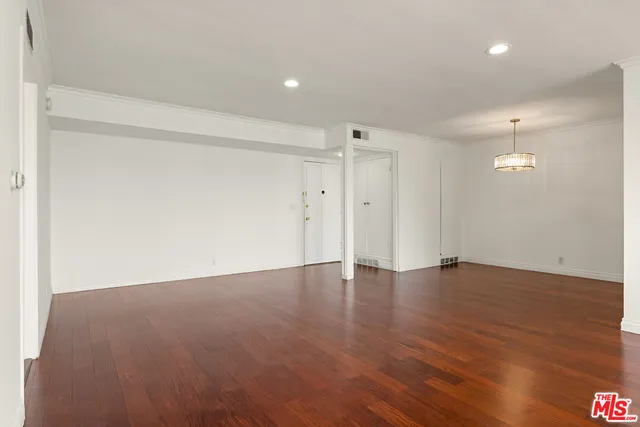 $799,000 | 289 South Barrington Avenue, Unit A307, Los Angeles, CA 90049