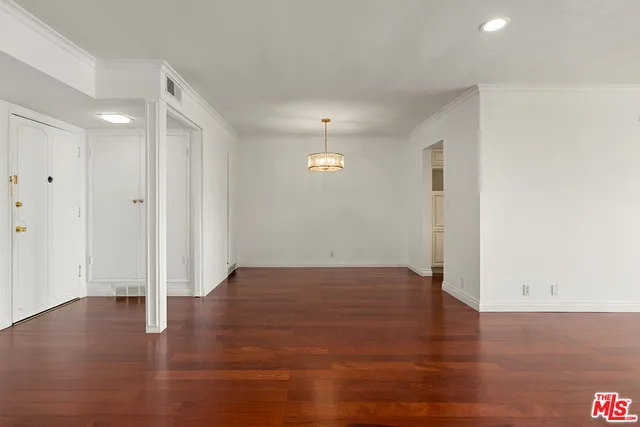$799,000 | 289 South Barrington Avenue, Unit A307, Los Angeles, CA 90049