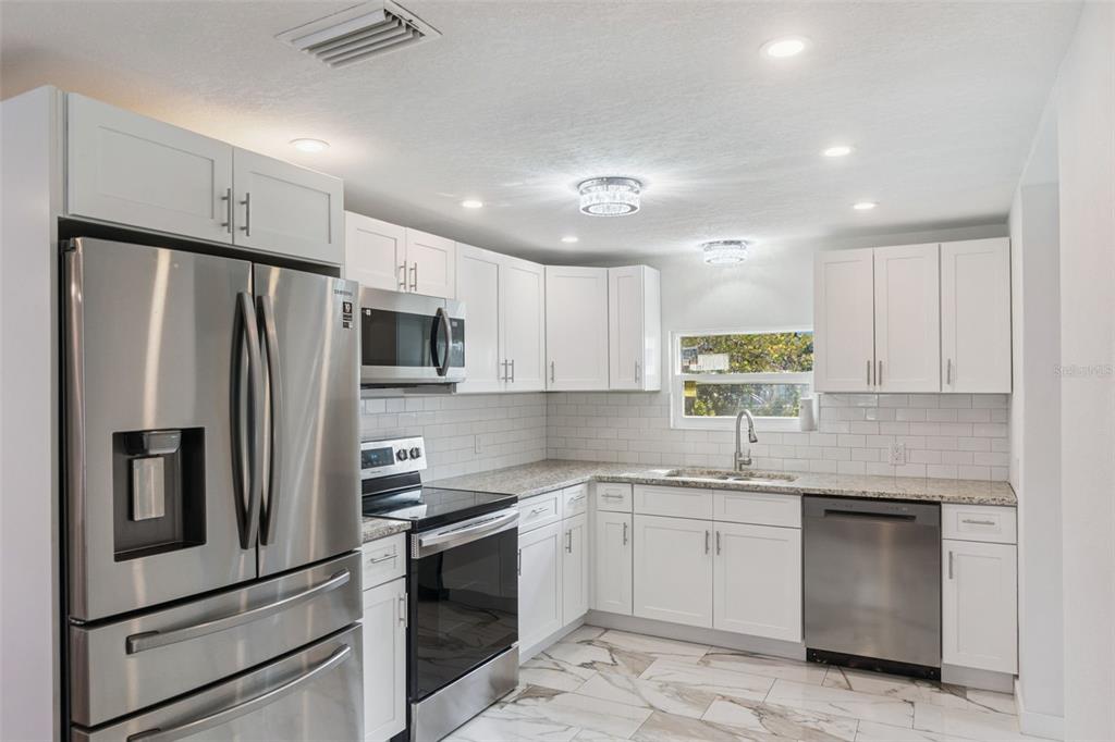 126 Kensington Road DeLand, FL 32724 - Photo 8 of 32