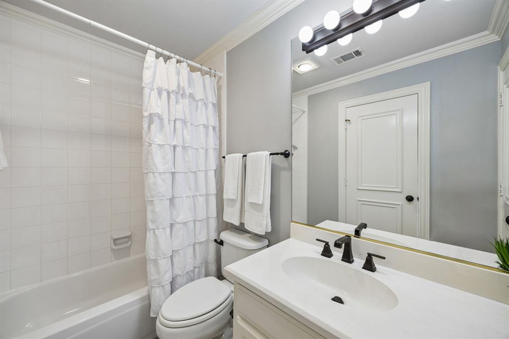 19 Windsor Ridge Frisco, TX 75034 - Photo 36 of 40 En-Suite Bath