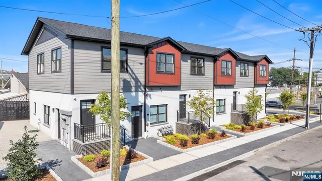 $2,500 | 615 Schuyler Avenue, Unit A, Lyndhurst, NJ 07071