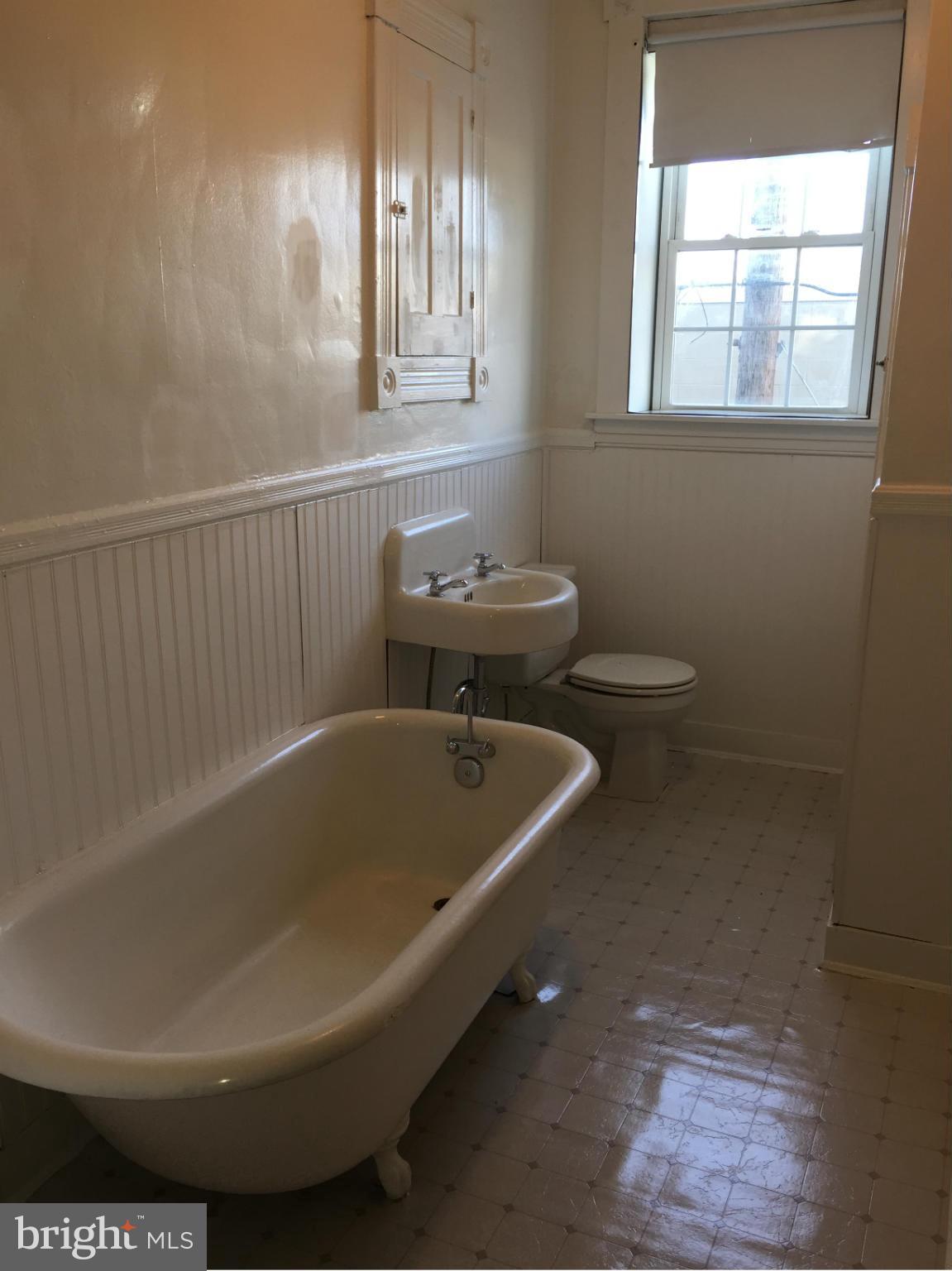 1810 Desoto Road Baltimore, MD 21230 - Photo 11 of 14 Bath