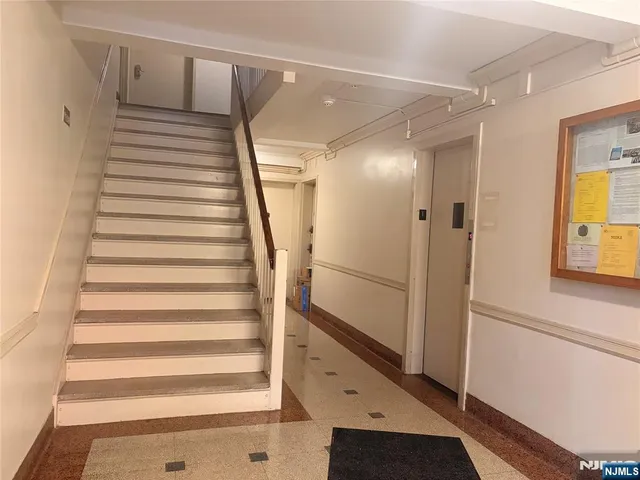 $1,900 | 3021 Edwin Avenue, Unit 3E, Fort Lee, NJ 07024