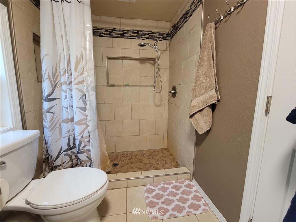 221 Cowlitz Road Winlock, WA 98596 - Photo 9 of 37 Gallery Image 9