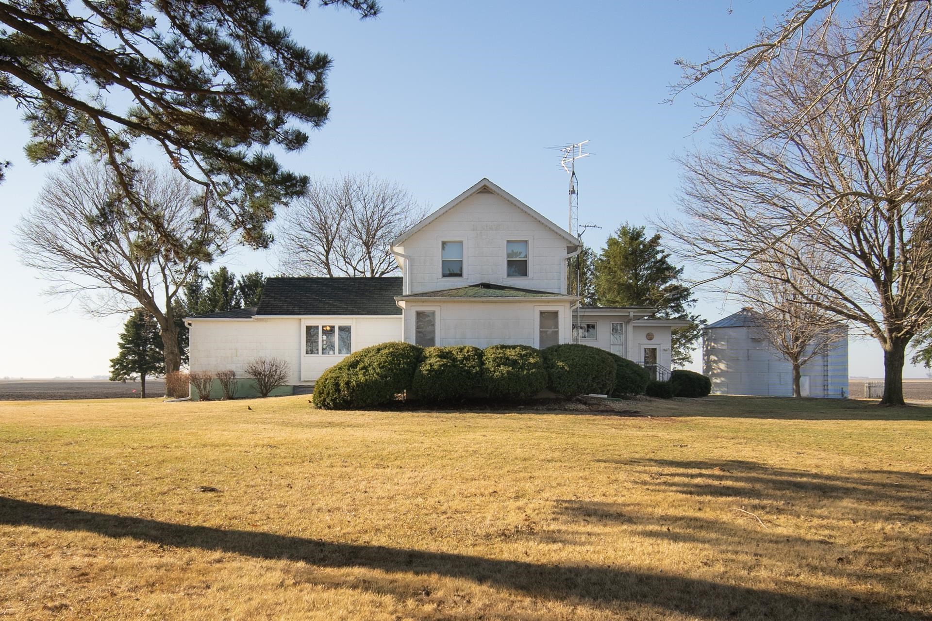 190 North 20th Road Peru, IL 61354 - Photo 3 of 45 a front view of house with yard and trees