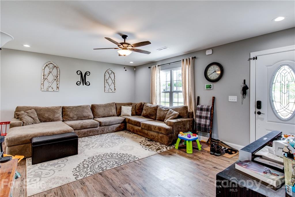 532 Edwards Road Fort Lawn, SC 29714 - Photo 6 of 26 Gallery Image 6