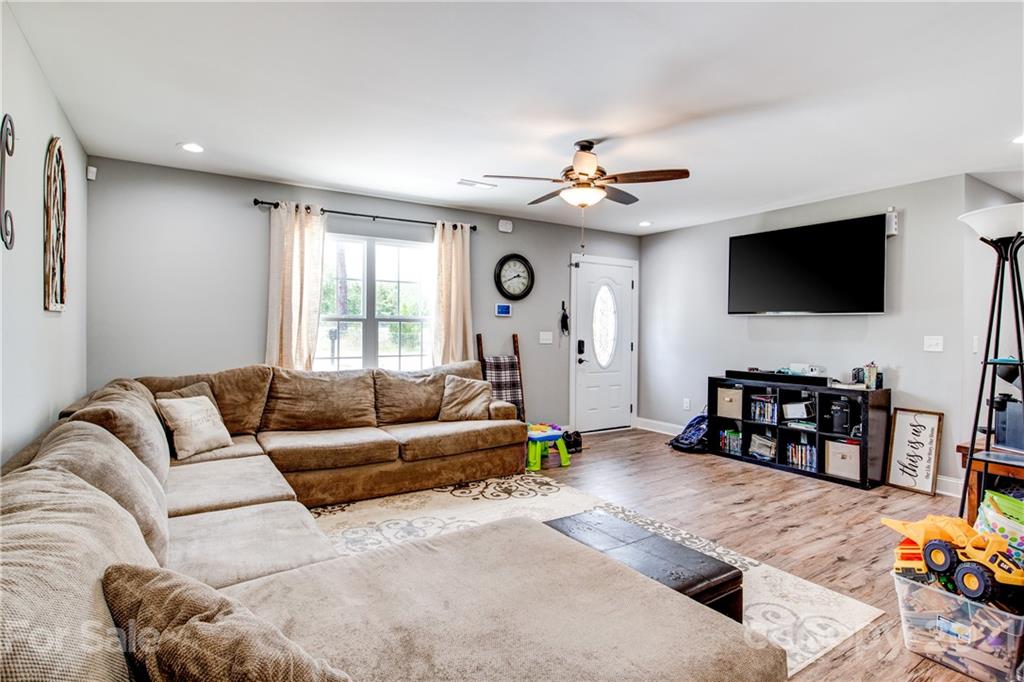 532 Edwards Road Fort Lawn, SC 29714 - Photo 7 of 26 Gallery Image 7