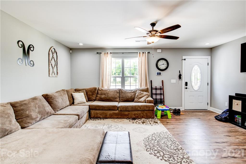 532 Edwards Road Fort Lawn, SC 29714 - Photo 8 of 26 Gallery Image 8
