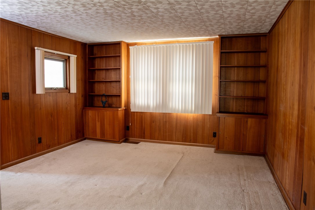 55 North Maple Street Warsaw, NY 14569 - Photo 6 of 33 Living room
