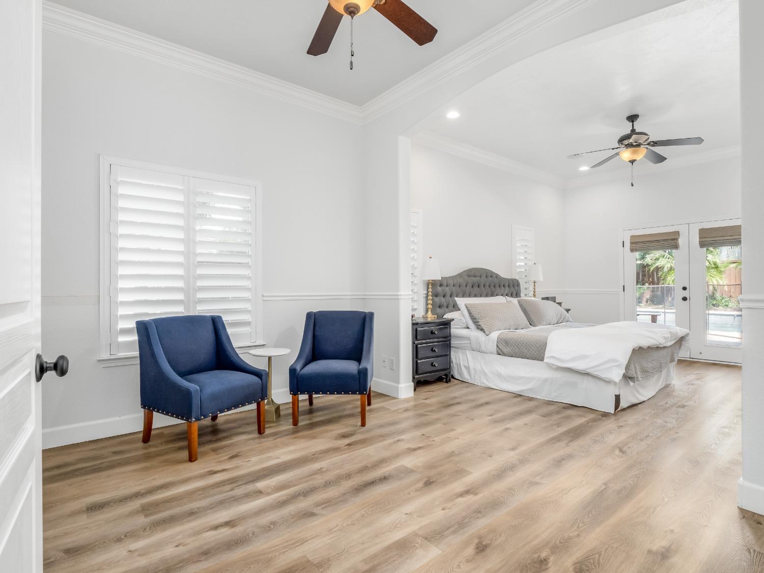 371 West Warwick Avenue Clovis, CA 93619 - Photo 19 of 42 a living room with furniture