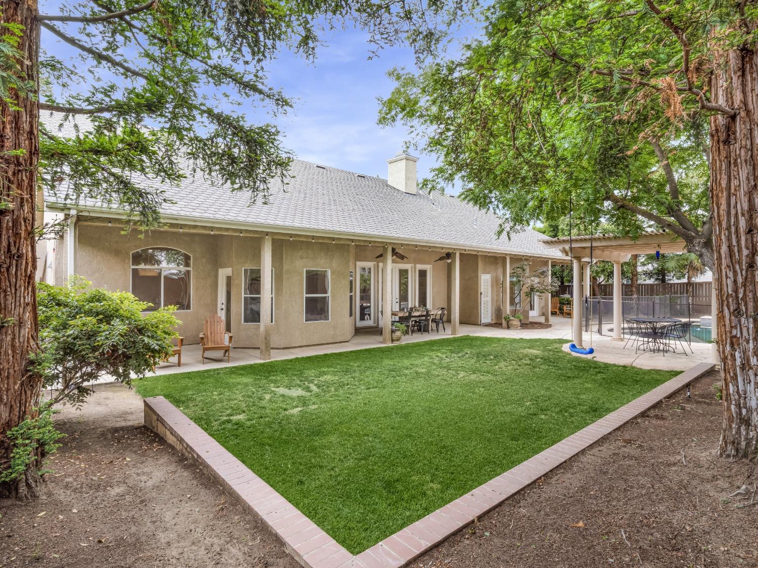 371 West Warwick Avenue Clovis, CA 93619 - Photo 36 of 42 front view of a house with a yard