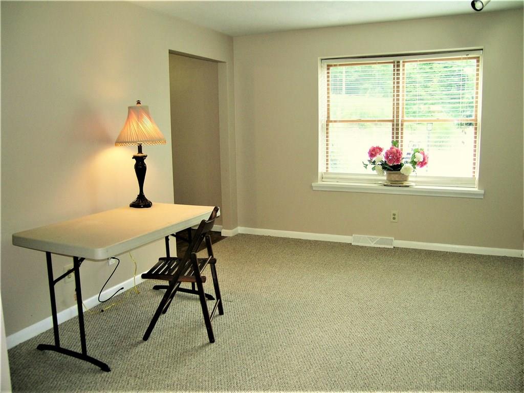 325 Inwood Road Pittsburgh, PA 15237 - Photo 3 of 19 Light and Bright Living Room with neutral dcor!