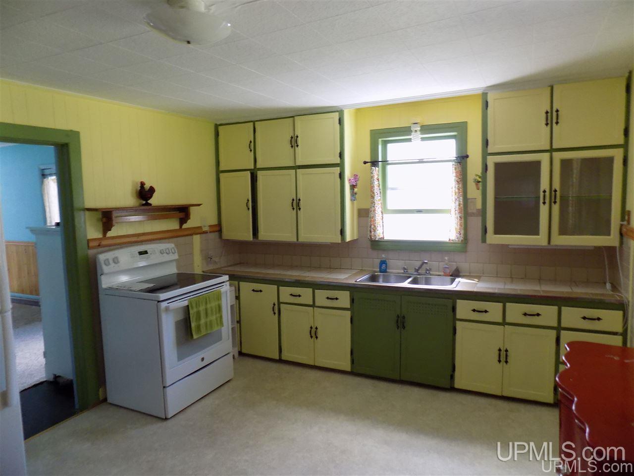 877 N River Road Manistique, MI 49854 - Photo 7 of 43