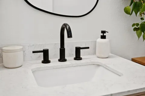 a close view of sink