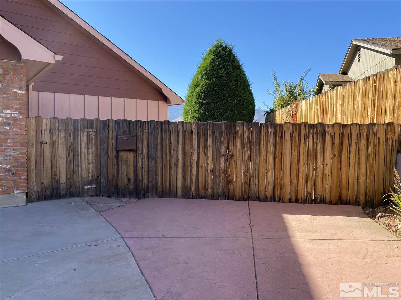 3900 Buckingham Square Reno, NV 89503 - Photo 8 of 35 a view of a backyard