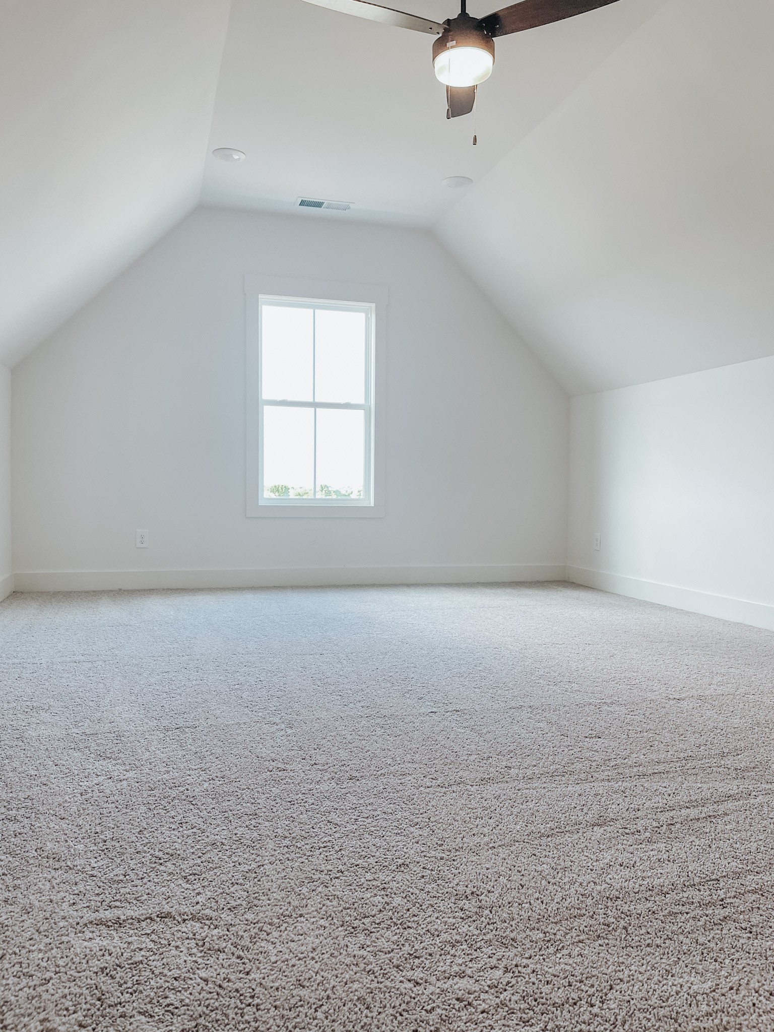1402 Fowler Ford Road Portland, TN 37148 - Photo 23 of 27 en empty room with windows