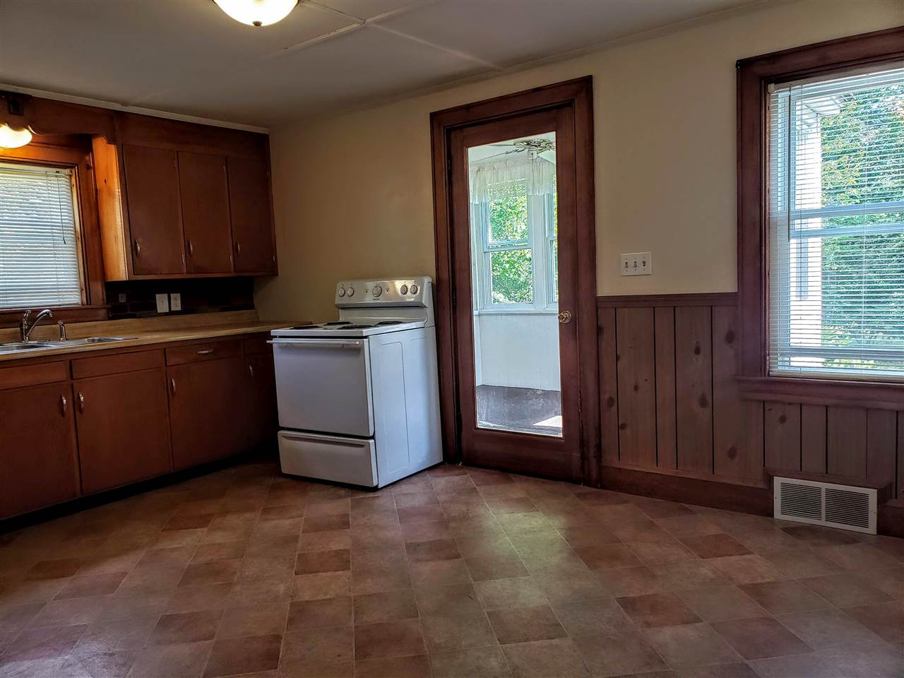 16 Roy Street Concord, NH 03301 - Photo 7 of 30