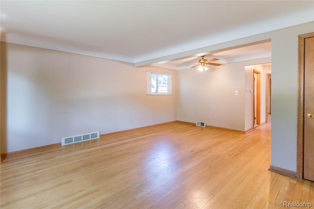 224 West Twelve Road Royal Oak, MI 48073 - Photo 10 of 14 View to Dining Room - Lower Unit