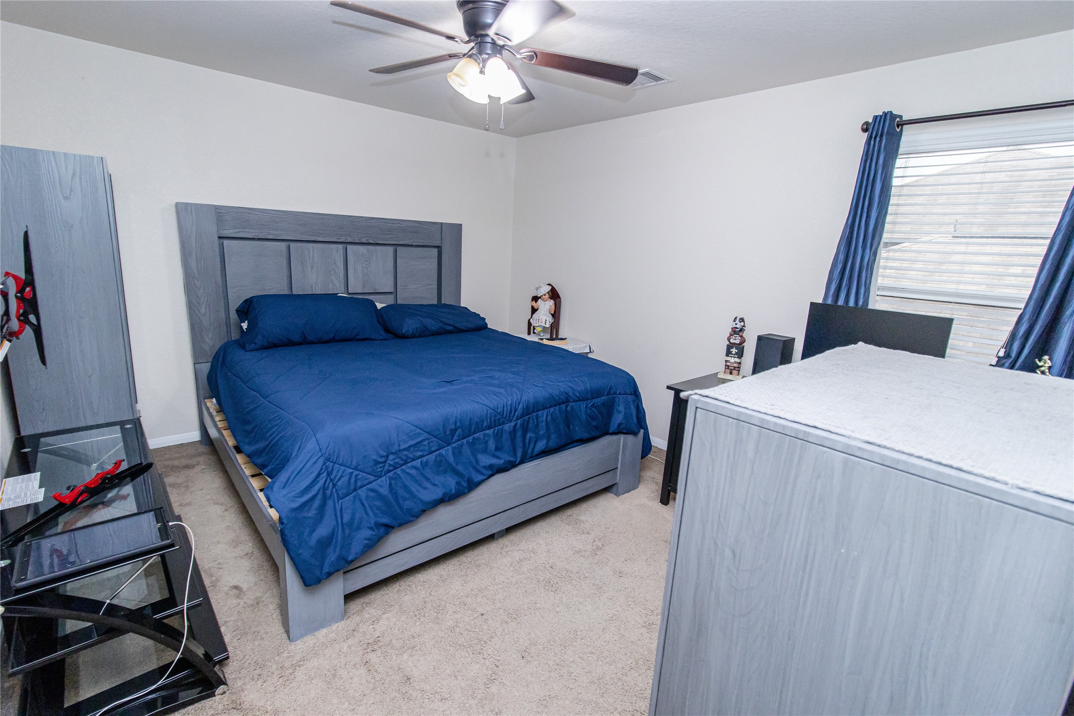 8222 Pastel Dawn Trace Houston, TX 77049 - Photo 24 of 35 a bedroom with a bed and a window