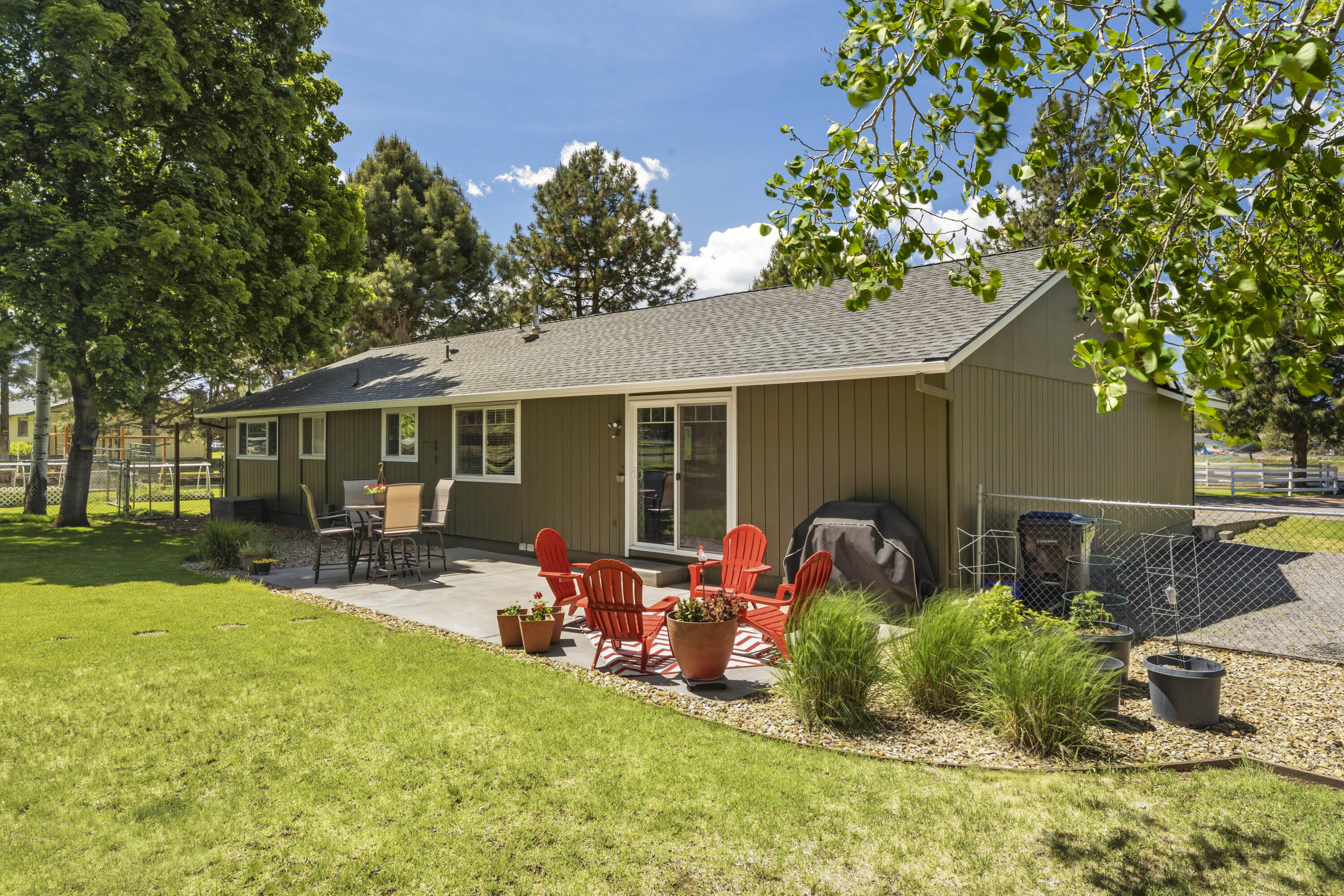 61908 Pettigrew Road Bend, OR 97702 - Photo 41 of 62 22-Exterior