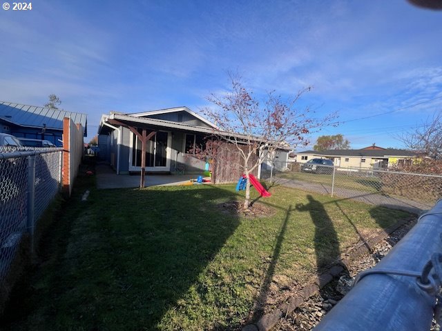 907 Greenwood Avenue Reedsport, OR 97467 - Photo 36 of 45