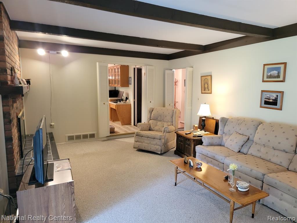 25630 Branchaster Road Farmington Hills, MI 48336 - Photo 19 of 48