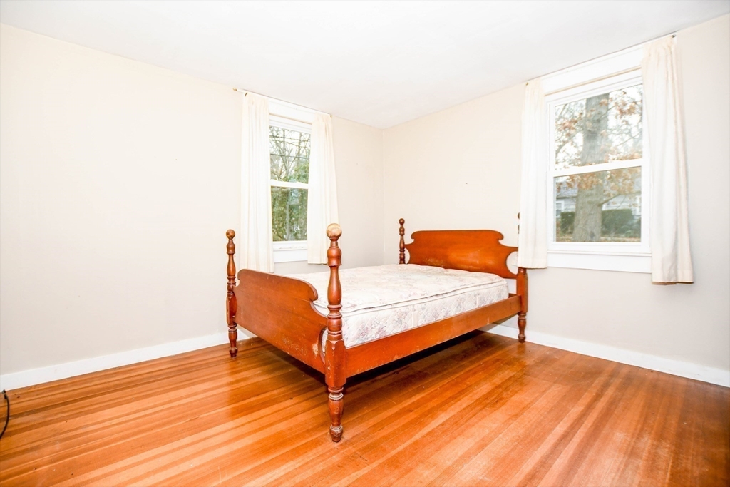 10 Converse Road Marion, MA 02738 - Photo 21 of 33 a bedroom with a bed and window