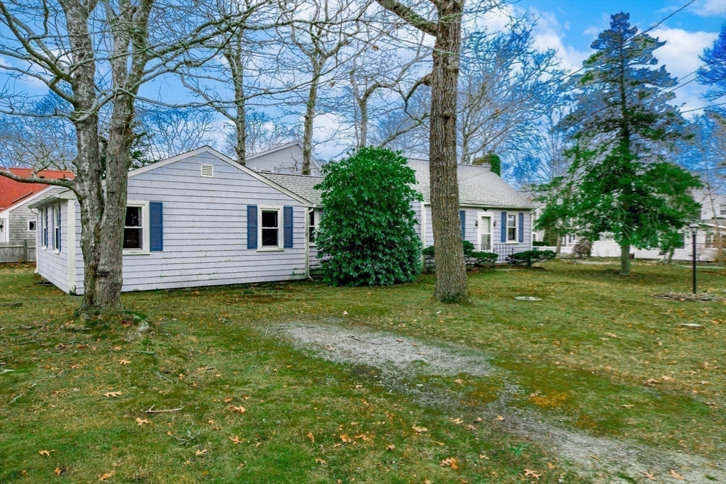 10 Converse Road Marion, MA 02738 - Photo 32 of 33 a backyard of a house with lots of green space