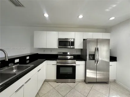 $2,850 | 324 Northeast 3rd Street, Unit D, Hallandale Beach, FL 33009