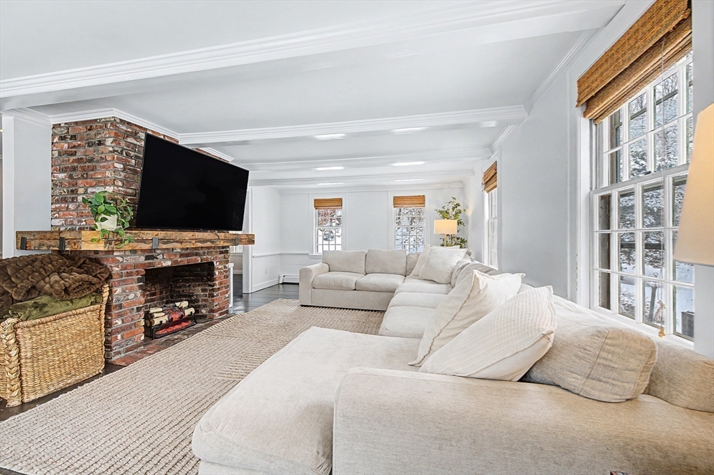 377 Willis Road Sudbury, MA 01776 - Photo 11 of 41 Gallery Image 11