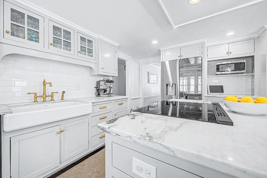 377 Willis Road Sudbury, MA 01776 - Photo 5 of 41 Gallery Image 5