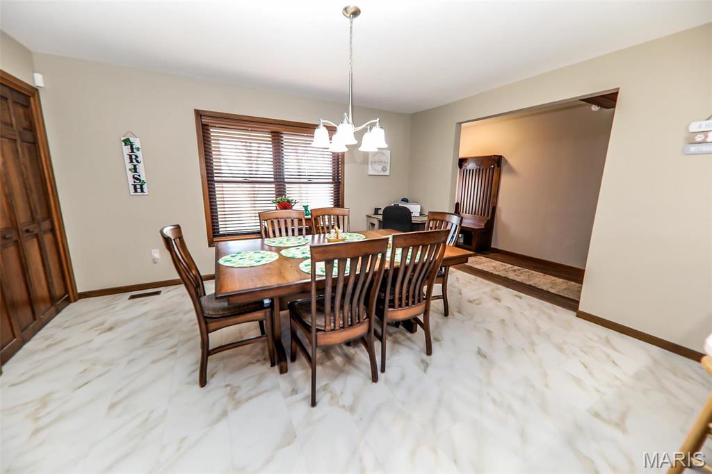 7679 West Mick Road Edwardsville, IL 62025 - Photo 4 of 41