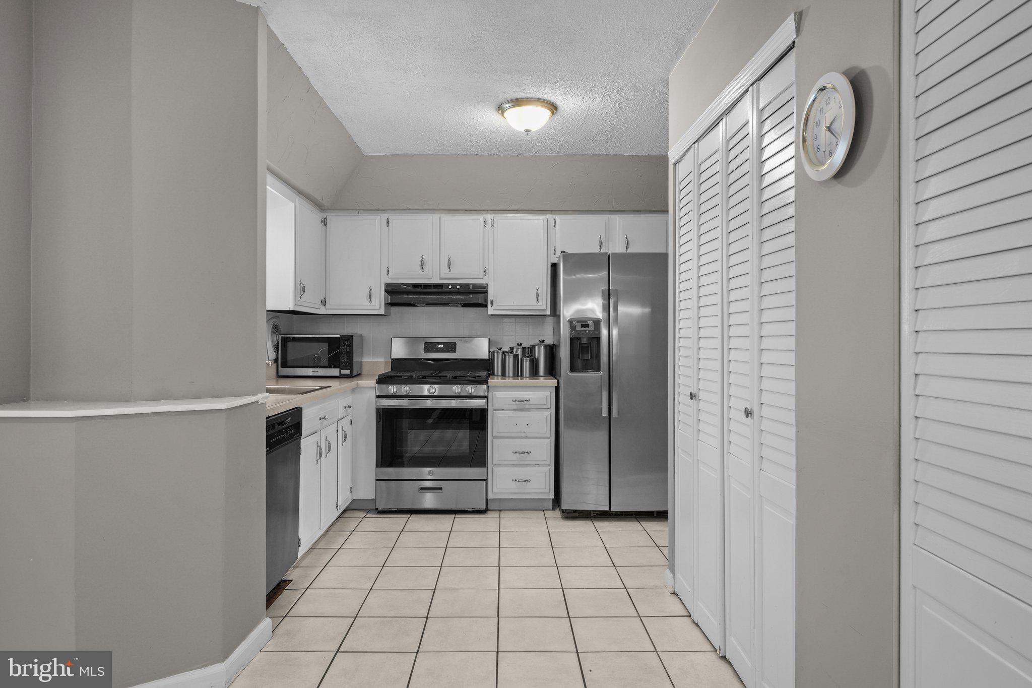 3027 Byberry Road Philadelphia, PA 19154 - Photo 9 of 32 Kitchen