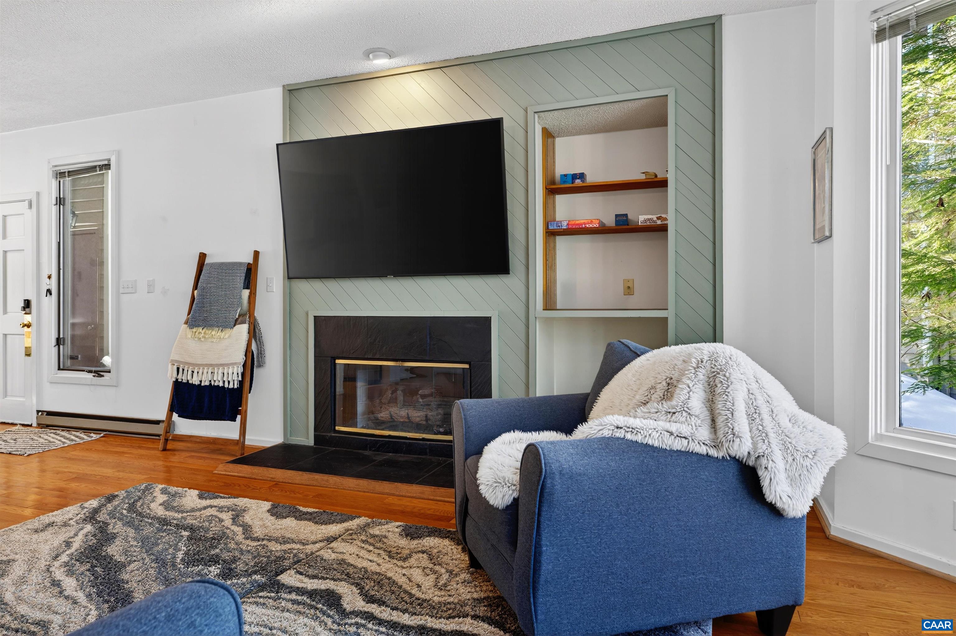 22 Trillium Cl Roseland, VA 22967 - Photo 7 of 35 a living room with furniture fireplace and flat screen tv