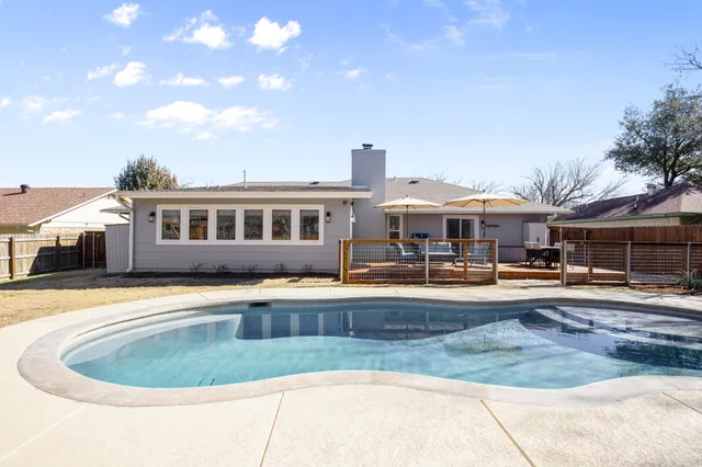 $785,000 | 6400 Blarwood Drive, Austin, TX 78745